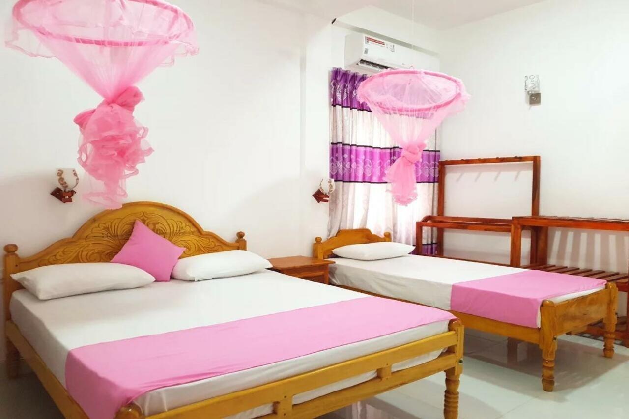 Snp Star Guest House Trincomalee Bagian luar foto