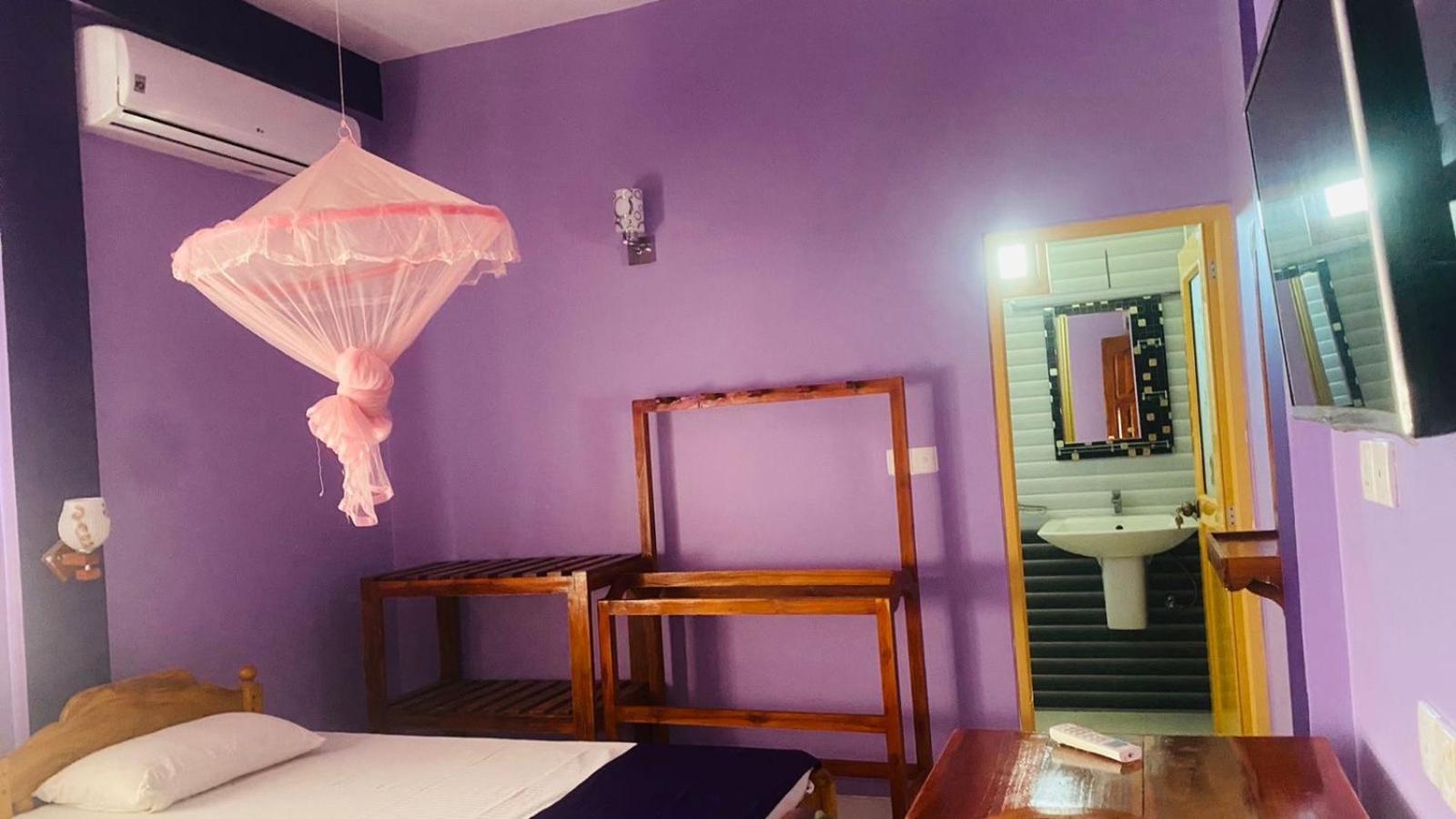 Snp Star Guest House Trincomalee Bagian luar foto