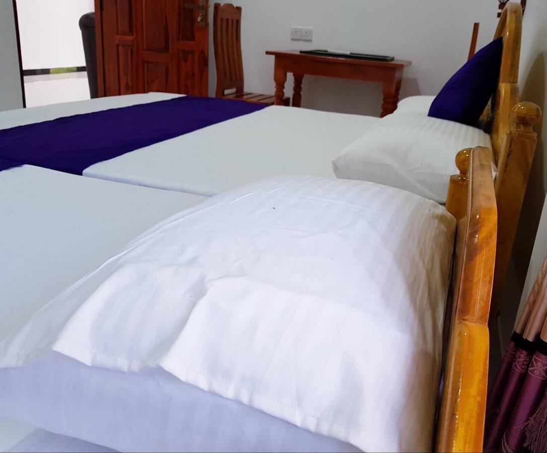 Snp Star Guest House Trincomalee Bagian luar foto